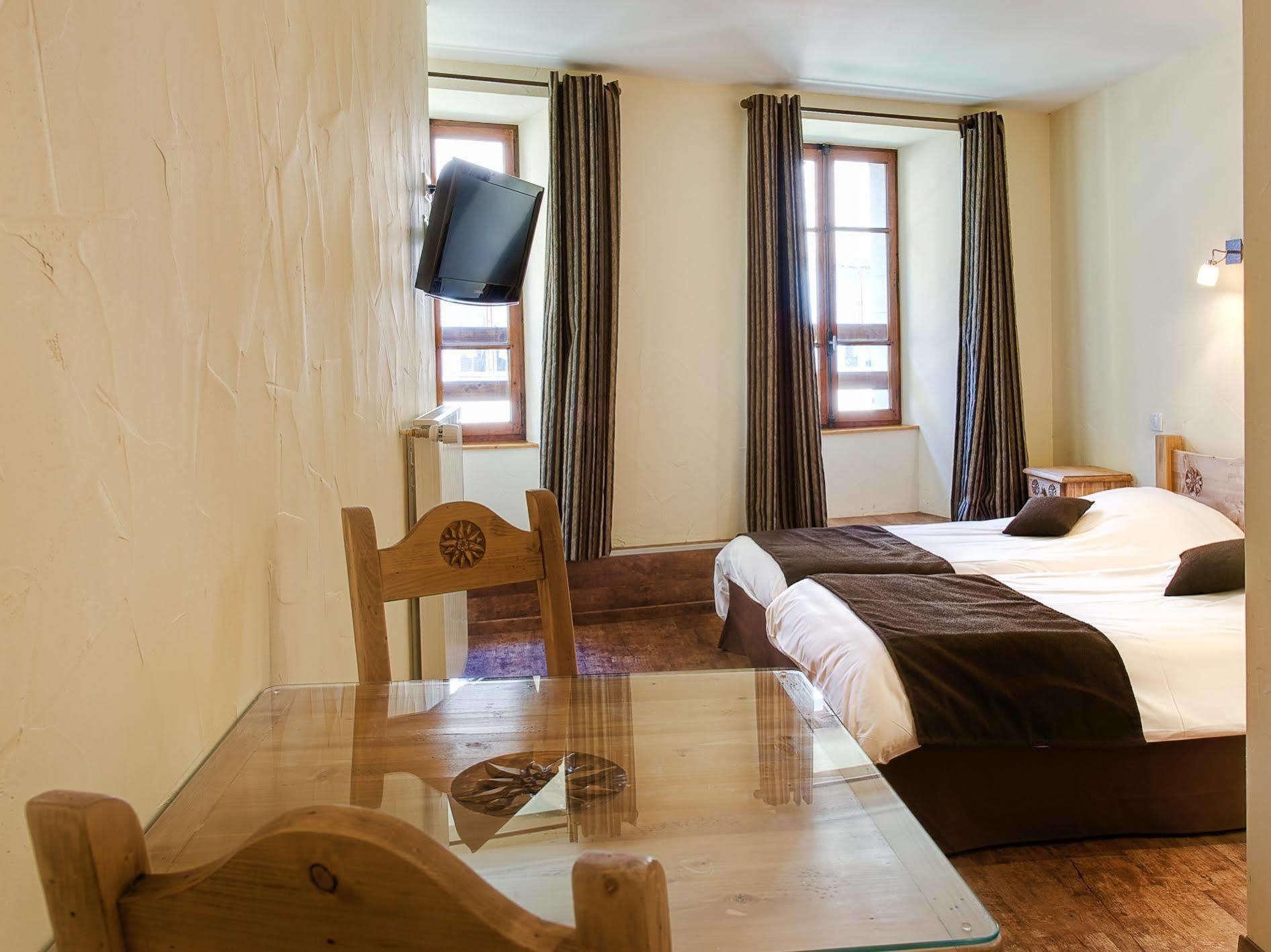Hotel Du Commerce Thônes Eksteriør bilde