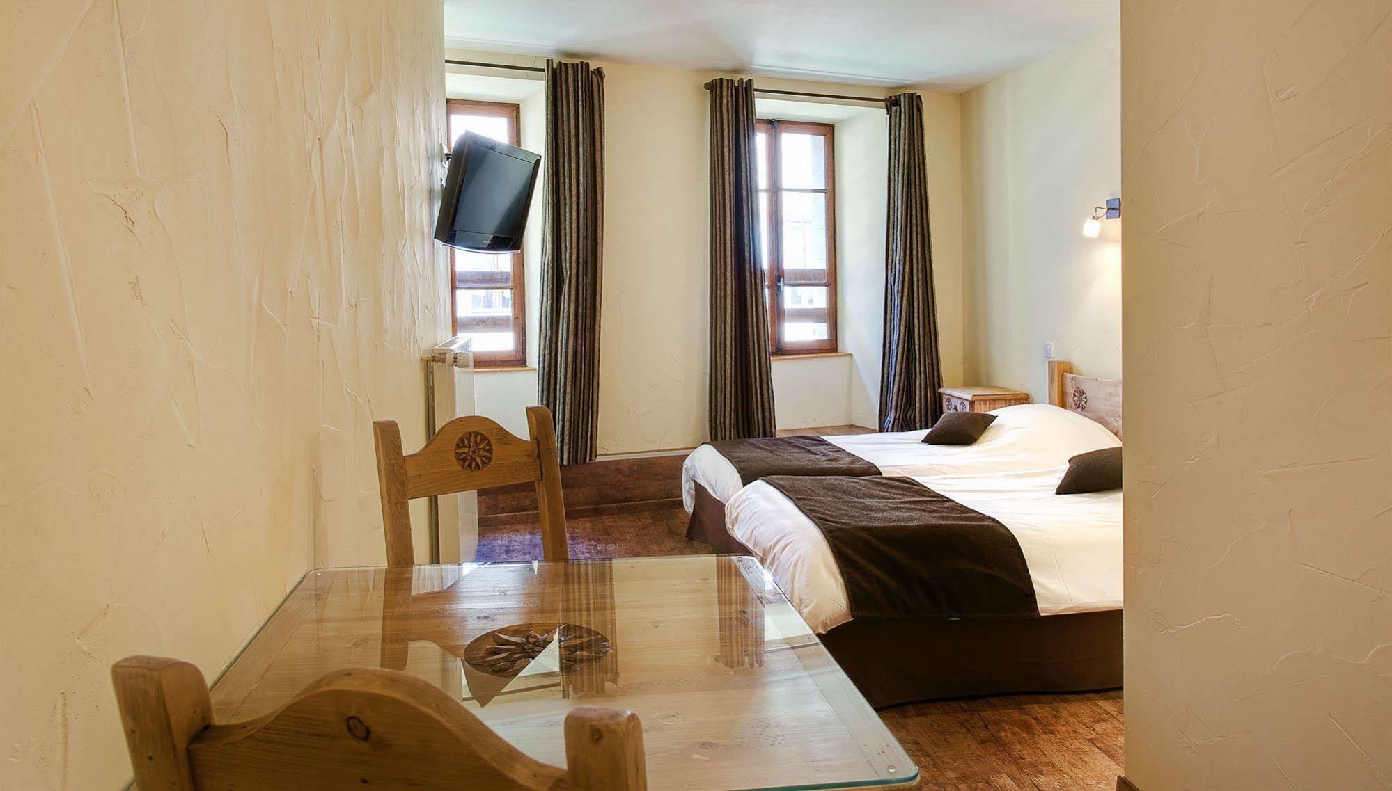 Hotel Du Commerce Thônes Eksteriør bilde